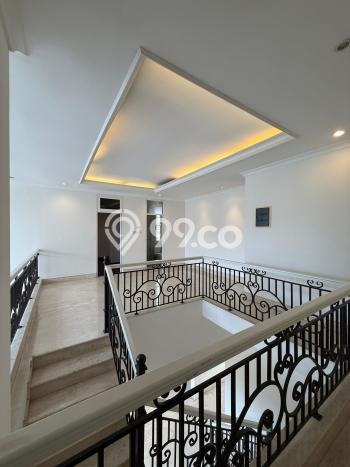 Rumah Elit Modern Tanpa Renovasi di Pondok Indah Jakarta Selatan Rumah Elit Modern Tanpa Renovasi di Pondok Indah Jakarta Selatan