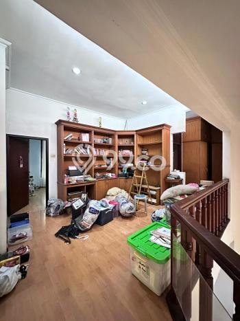 For Sale! Luxury House LT 200m2 Desain Elegan di Pondok Indah For Sale! Luxury House LT 200m2 Desain Elegan di Pondok Indah