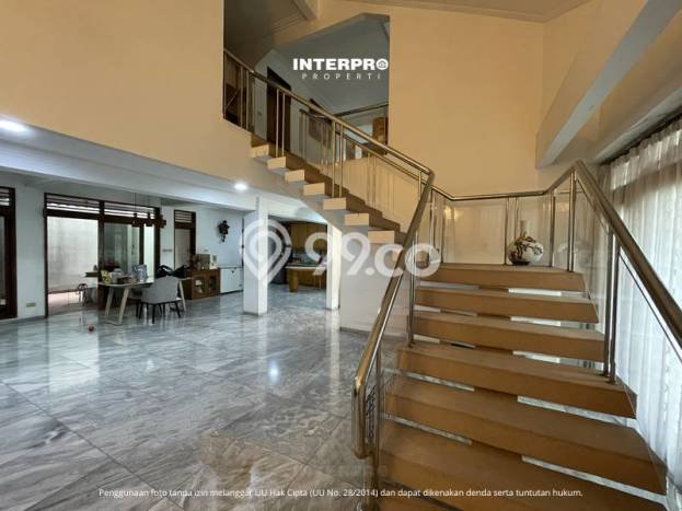 Dijual Rumah Luas Elegan Dengan View Cantik di Intercon, Jakarta Barat Dijual Rumah Luas Elegan Dengan View Cantik di Intercon, Jakarta Barat