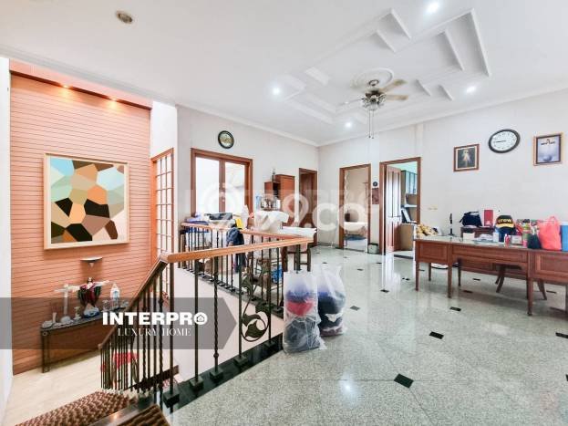 Rumah Luxury Modern Tanpa Renovasi di Puri Indah Jakarta Barat Rumah Luxury Modern Tanpa Renovasi di Puri Indah Jakarta Barat