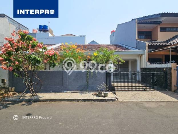 Rumah 1,5 Lantai Siap Huni Terawat di Taman Meruya Ilir Jakbar Rumah 1,5 Lantai Siap Huni Terawat di Taman Meruya Ilir Jakbar