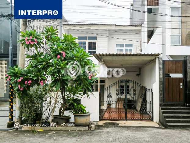 Rumah 2 Lantai Dijual Taman Ratu Indah Lokasi Strategis Lt 132m2 Rumah 2 Lantai Dijual Taman Ratu Indah Lokasi Strategis Lt 132m2