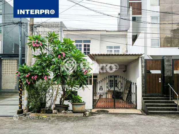 Rumah 2 Lantai Dijual Taman Ratu Indah Lokasi Strategis Lt 132m2 Rumah 2 Lantai Dijual Taman Ratu Indah Lokasi Strategis Lt 132m2