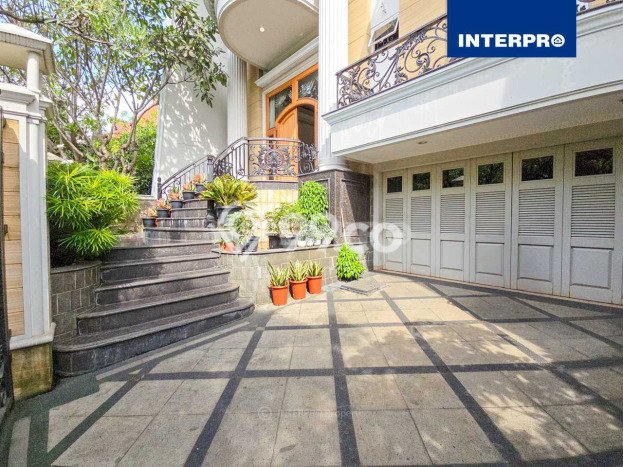 Jual Rumah Mewah Megah Dengan View Cantik di Puri Indah, Jakarta Barat Jual Rumah Mewah Megah Dengan View Cantik di Puri Indah, Jakarta Barat
