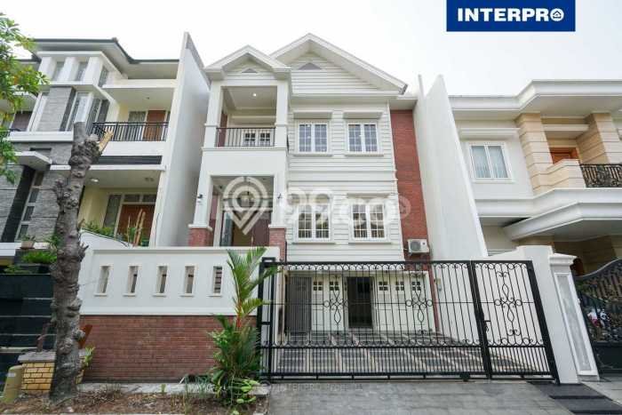 INVESTASI CERDAS! Rumah Exclusive Permata Buana, Jakarta Barat, Luas Tanah 230m² Luas Bangunan 320m² INVESTASI CERDAS! Rumah Exclusive Permata Buana, Jakarta Barat, Luas Tanah 230m² Luas Bangunan 320m²
