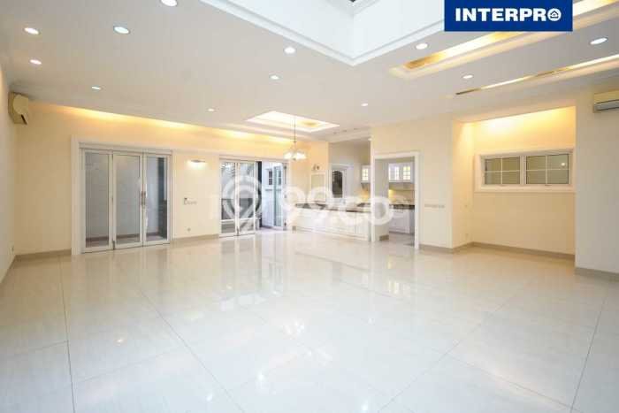 INVESTASI CERDAS! Rumah Exclusive Permata Buana, Jakarta Barat, Luas Tanah 230m² Luas Bangunan 320m² INVESTASI CERDAS! Rumah Exclusive Permata Buana, Jakarta Barat, Luas Tanah 230m² Luas Bangunan 320m²