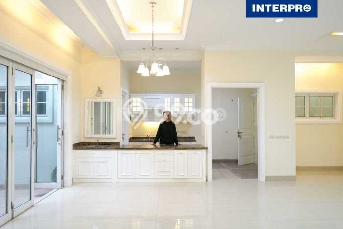 INVESTASI CERDAS! Rumah Exclusive Permata Buana, Jakarta Barat, Luas Tanah 230m² Luas Bangunan 320m² INVESTASI CERDAS! Rumah Exclusive Permata Buana, Jakarta Barat, Luas Tanah 230m² Luas Bangunan 320m²