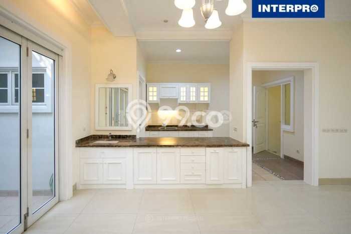 INVESTASI CERDAS! Rumah Exclusive Permata Buana, Jakarta Barat, Luas Tanah 230m² Luas Bangunan 320m² INVESTASI CERDAS! Rumah Exclusive Permata Buana, Jakarta Barat, Luas Tanah 230m² Luas Bangunan 320m²