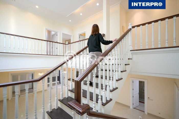 INVESTASI CERDAS! Rumah Exclusive Permata Buana, Jakarta Barat, Luas Tanah 230m² Luas Bangunan 320m² INVESTASI CERDAS! Rumah Exclusive Permata Buana, Jakarta Barat, Luas Tanah 230m² Luas Bangunan 320m²