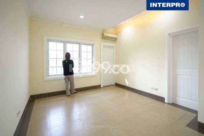 INVESTASI CERDAS! Rumah Exclusive Permata Buana, Jakarta Barat, Luas Tanah 230m² Luas Bangunan 320m² INVESTASI CERDAS! Rumah Exclusive Permata Buana, Jakarta Barat, Luas Tanah 230m² Luas Bangunan 320m²
