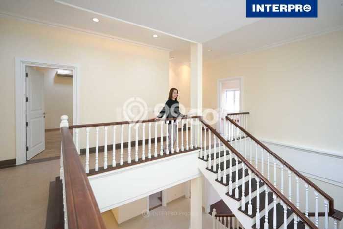INVESTASI CERDAS! Rumah Exclusive Permata Buana, Jakarta Barat, Luas Tanah 230m² Luas Bangunan 320m² INVESTASI CERDAS! Rumah Exclusive Permata Buana, Jakarta Barat, Luas Tanah 230m² Luas Bangunan 320m²