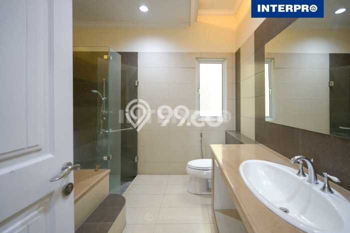 INVESTASI CERDAS! Rumah Exclusive Permata Buana, Jakarta Barat, Luas Tanah 230m² Luas Bangunan 320m² INVESTASI CERDAS! Rumah Exclusive Permata Buana, Jakarta Barat, Luas Tanah 230m² Luas Bangunan 320m²