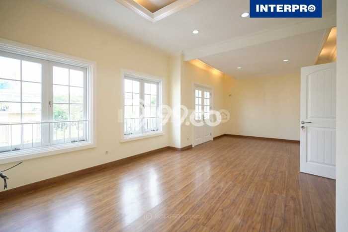 INVESTASI CERDAS! Rumah Exclusive Permata Buana, Jakarta Barat, Luas Tanah 230m² Luas Bangunan 320m² INVESTASI CERDAS! Rumah Exclusive Permata Buana, Jakarta Barat, Luas Tanah 230m² Luas Bangunan 320m²