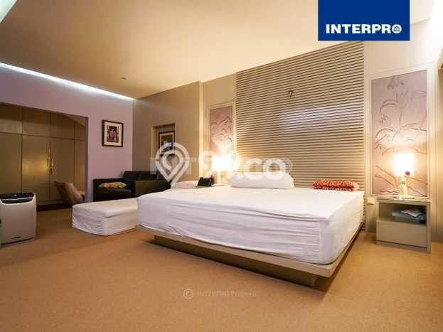 Ready to Use! Premium House LT 400m2 Desain Modern di Permata Buana Ready to Use! Premium House LT 400m2 Desain Modern di Permata Buana