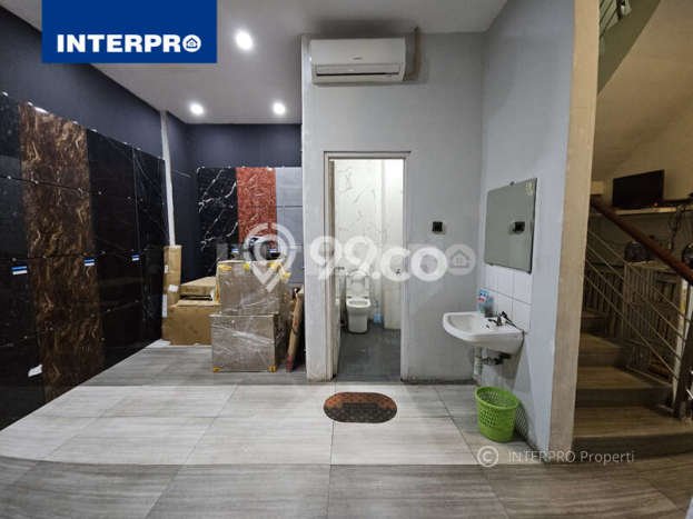 Unit Ruko Dijual di Jakarta Barat LT 120m2 & LB 360m2 Unit Ruko Dijual di Jakarta Barat LT 120m2 & LB 360m2