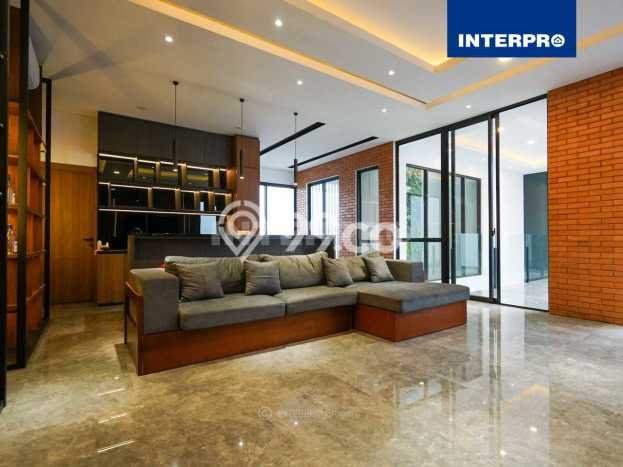 Ready to Use! Premium House LT 240m2 Desain Modern di Puri Indah Ready to Use! Premium House LT 240m2 Desain Modern di Puri Indah