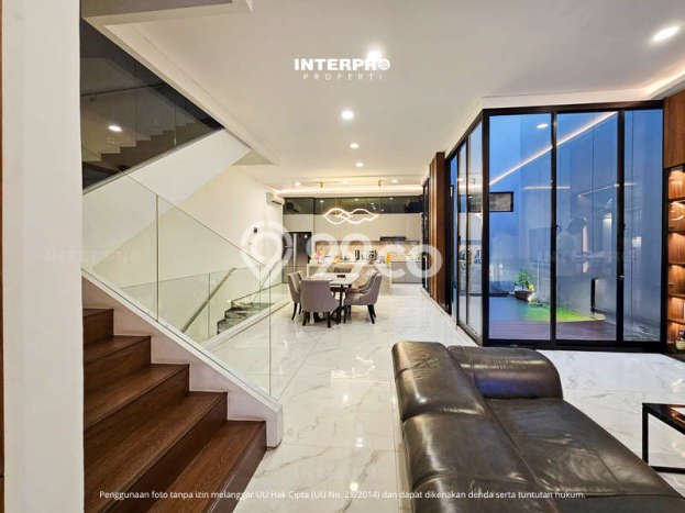 Rumah Mewah LB 360m2 Siap Pakai Desain Elegan di Permata Buana, Jakarta Barat Rumah Mewah LB 360m2 Siap Pakai Desain Elegan di Permata Buana, Jakarta Barat