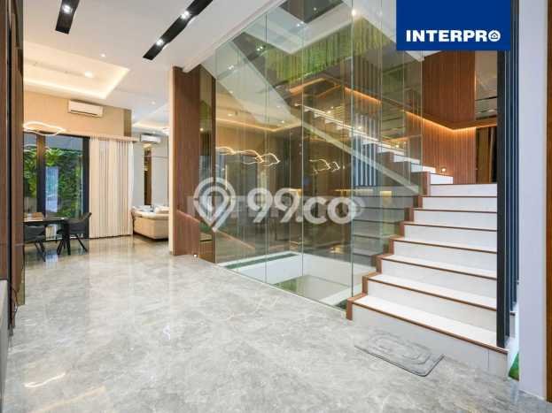 Ready to Use! Premium House LT 240m2 Desain Modern di Puri Indah Ready to Use! Premium House LT 240m2 Desain Modern di Puri Indah