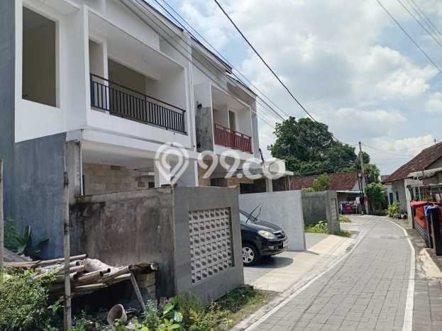 For Sale Rumah 4 Kamar Lokasi Ideal Bagus dan Strategis di Sleman For Sale Rumah 4 Kamar Lokasi Ideal Bagus dan Strategis di Sleman