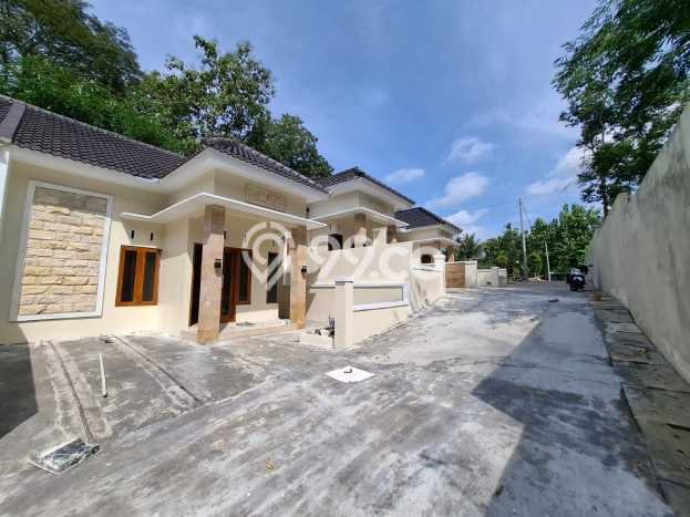Jual Rumah Murah Meriah Gamping Punya 2 KT & LT 102m2 Jual Rumah Murah Meriah Gamping Punya 2 KT & LT 102m2