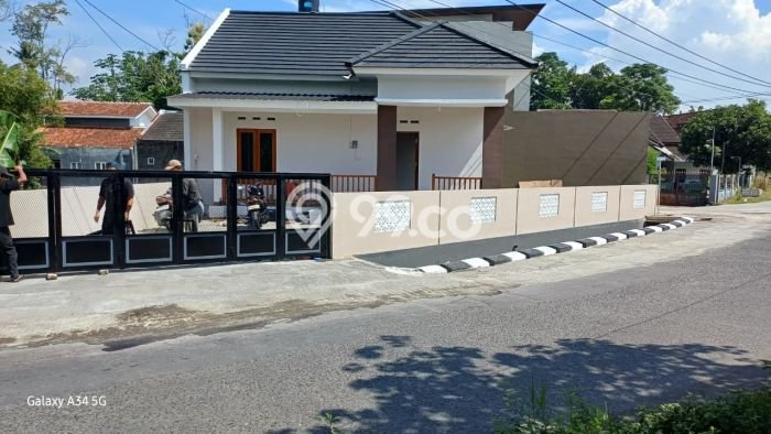 Rumah Luas Asri 2 KT Siap Huni di Minomartani Yogyakarta Rumah Luas Asri 2 KT Siap Huni di Minomartani Yogyakarta