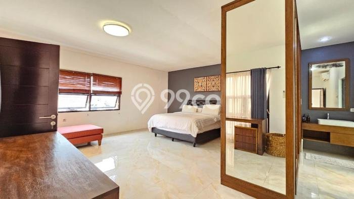 Rumah Elit LB 150m2 Siap Pakai Desain Elegan di Kerobokan, Badung Rumah Elit LB 150m2 Siap Pakai Desain Elegan di Kerobokan, Badung