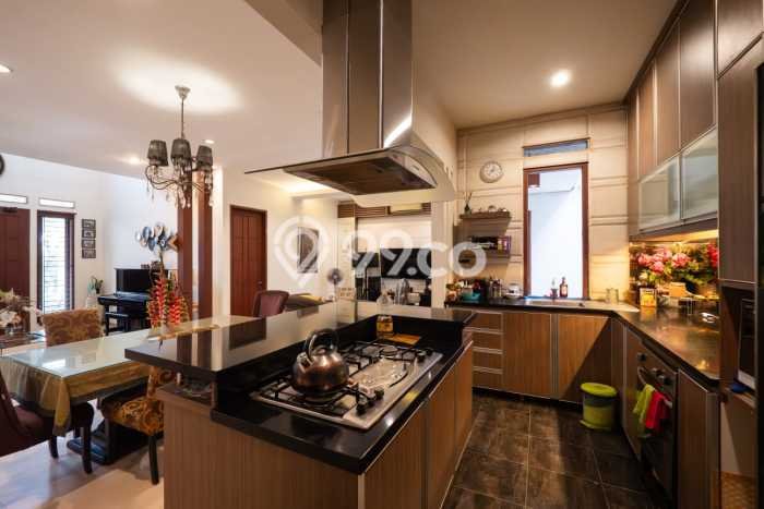 Jual Rumah Mewah Elegan Dengan View Eksklusif di Bintaro, Tangerang Selatan Jual Rumah Mewah Elegan Dengan View Eksklusif di Bintaro, Tangerang Selatan