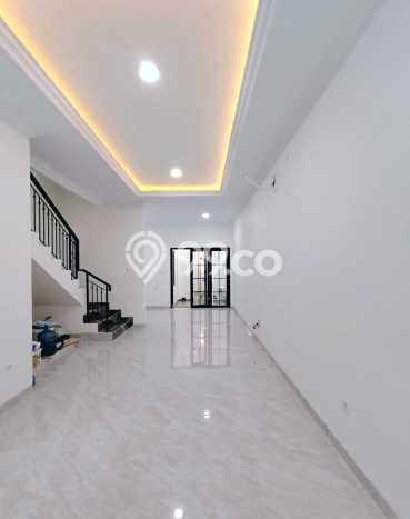 Rumah Elit Modern Tanpa Renovasi di Joglo Jakarta Barat Rumah Elit Modern Tanpa Renovasi di Joglo Jakarta Barat
