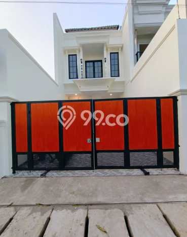 Rumah Elit Modern Tanpa Renovasi di Joglo Jakarta Barat Rumah Elit Modern Tanpa Renovasi di Joglo Jakarta Barat