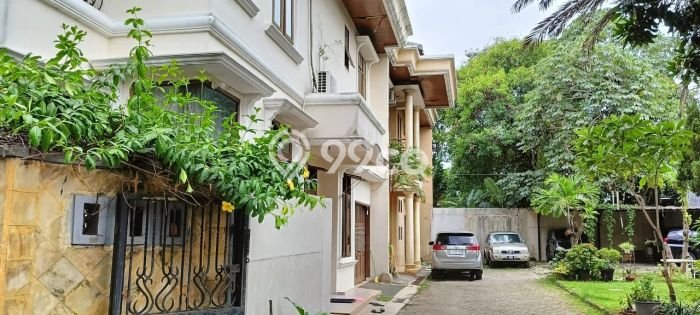 For Sale! Luxury House LT 1100m2 Desain Elegan di Pondok Labu For Sale! Luxury House LT 1100m2 Desain Elegan di Pondok Labu