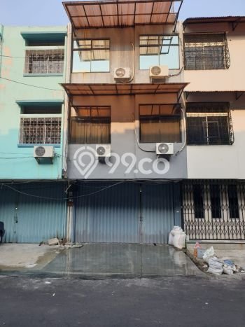 Ruko Dijual di Jakarta Barat LT 90m2 & LB 219m2 Lokasi Terbaik! Ruko Dijual di Jakarta Barat LT 90m2 & LB 219m2 Lokasi Terbaik!
