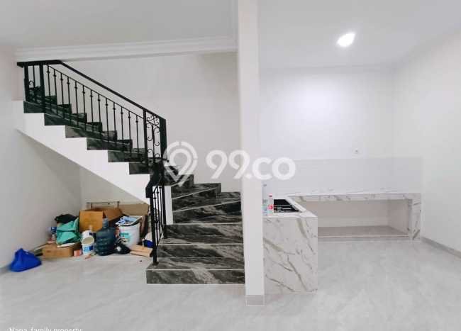 Rumah Elit Modern Tanpa Renovasi di Joglo Jakarta Barat Rumah Elit Modern Tanpa Renovasi di Joglo Jakarta Barat