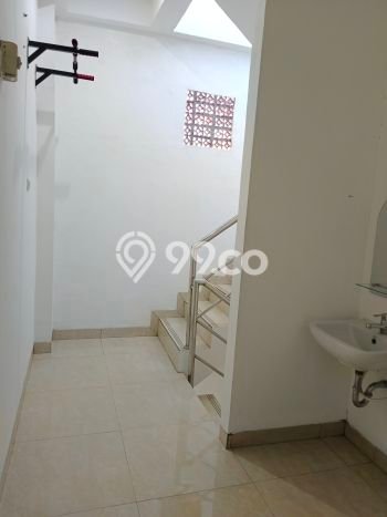 HARGA SPECIAL! Rumah Strategis lokasi Glodok, Luas 64m² LB 48m² HARGA SPECIAL! Rumah Strategis lokasi Glodok, Luas 64m² LB 48m²