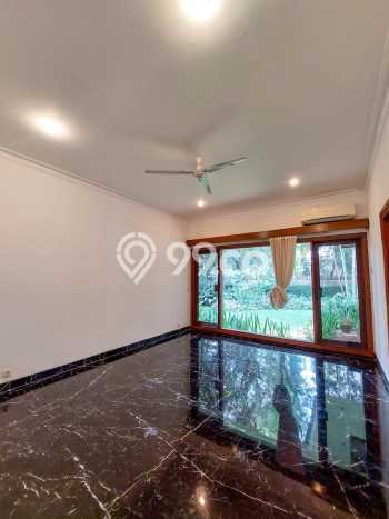 Hunian Modern dengan LT 1290m2 & LB 600m2 Dikontrakkan di Kemang Hunian Modern dengan LT 1290m2 & LB 600m2 Dikontrakkan di Kemang