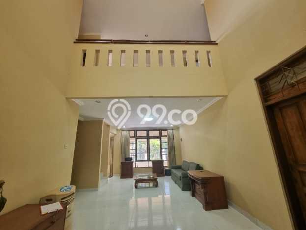 Hunian Mewah LB 200m2 Siap Pakai Desain Elegan di Bintaro, Tangerang Selatan Hunian Mewah LB 200m2 Siap Pakai Desain Elegan di Bintaro, Tangerang Selatan