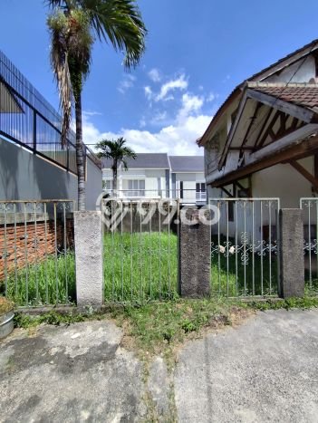 Jual Rumah Bagus Siap Huni LB 175m2 di Ciputat Timur, Tangerang Selatan Jual Rumah Bagus Siap Huni LB 175m2 di Ciputat Timur, Tangerang Selatan