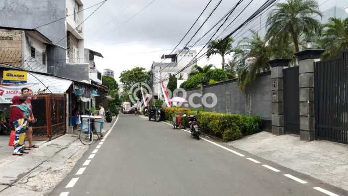 Rumah Mewah Siap Huni LT 426m2 di Kebon Jeruk, Jakarta Barat Rumah Mewah Siap Huni LT 426m2 di Kebon Jeruk, Jakarta Barat