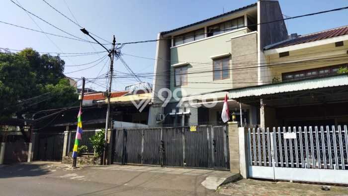 Ready to Use! Luxury House LT 209m2 Desain Elegan di Grogol Ready to Use! Luxury House LT 209m2 Desain Elegan di Grogol