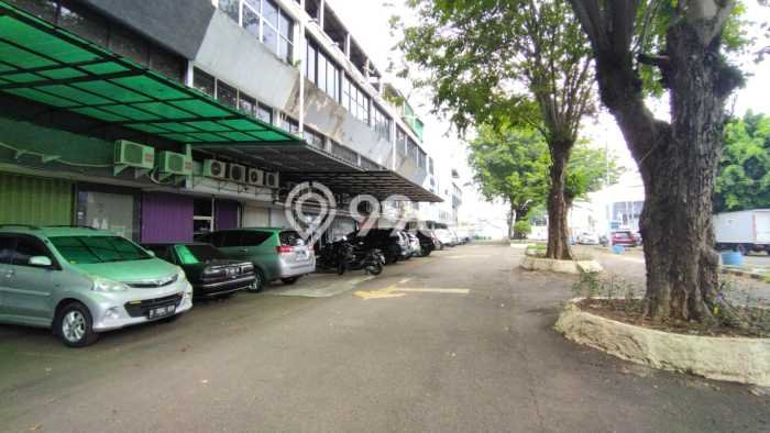 LOKASI PREMIUM! Ruko Kawasan Gajah Mada, Luas 260m², Pusat Bisnis LOKASI PREMIUM! Ruko Kawasan Gajah Mada, Luas 260m², Pusat Bisnis