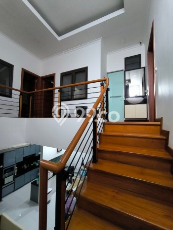 Rumah Mewah LB 200m2 Siap Huni Desain Elegan di BSD, Tangerang Rumah Mewah LB 200m2 Siap Huni Desain Elegan di BSD, Tangerang