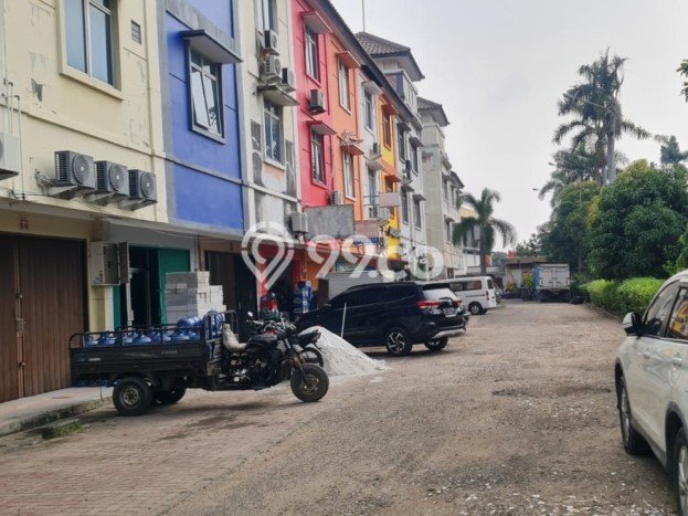 Ruko Dijual di Jakarta Barat LT 72m2 & LB 200m2 Lokasi Terbaik! Ruko Dijual di Jakarta Barat LT 72m2 & LB 200m2 Lokasi Terbaik!