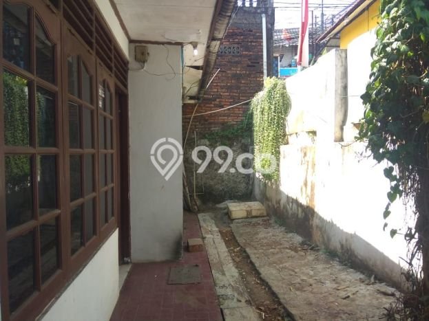 For Sale Rumah 8 Kamar Lokasi Ideal Nyaman dan Strategis di Ciracas For Sale Rumah 8 Kamar Lokasi Ideal Nyaman dan Strategis di Ciracas