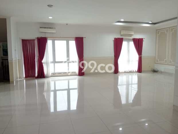 Rumah Elit Modern Tanpa Renovasi di Kota Wisata Jakarta Timur Rumah Elit Modern Tanpa Renovasi di Kota Wisata Jakarta Timur