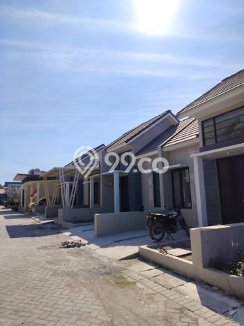Dijual Rumah Strategis Bagus Punya 2 KT di Rungkut Surabaya SHM Dijual Rumah Strategis Bagus Punya 2 KT di Rungkut Surabaya SHM