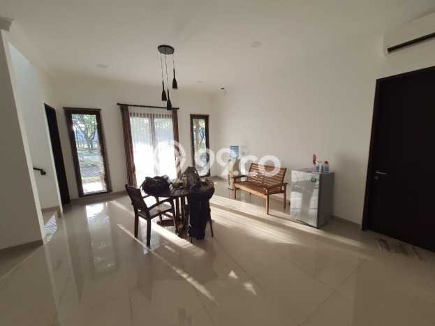 Jual Rumah Luas Elegan Dengan View Cantik di Alam Sutera, Tangerang Jual Rumah Luas Elegan Dengan View Cantik di Alam Sutera, Tangerang