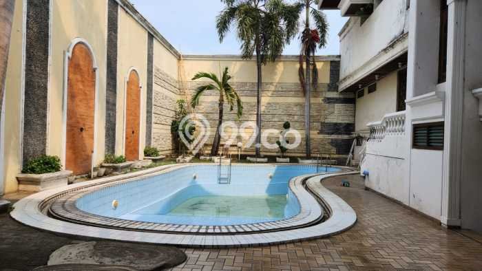 Jual Rumah Mewah Elegan Dengan View Eksklusif di Raya Darmo, Surabaya Jual Rumah Mewah Elegan Dengan View Eksklusif di Raya Darmo, Surabaya