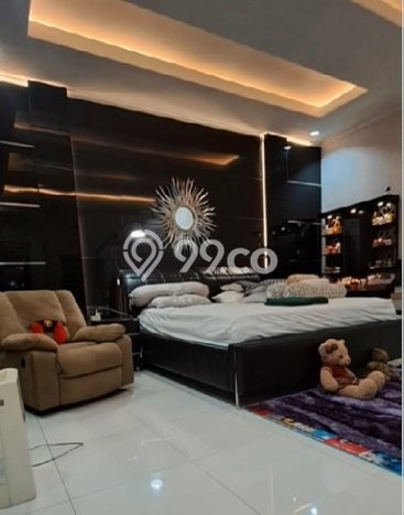For Sale! Luxury House LT 300m2 Desain Elegan di Surabaya Kota For Sale! Luxury House LT 300m2 Desain Elegan di Surabaya Kota