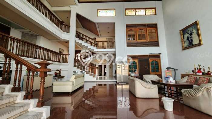 Jual Rumah Mewah Elegan Dengan View Eksklusif di Raya Darmo, Surabaya Jual Rumah Mewah Elegan Dengan View Eksklusif di Raya Darmo, Surabaya