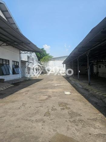 Area Ramai! Gudang Dijual di Balung untuk Bisnis Luas Bangunan 9000m2 Area Ramai! Gudang Dijual di Balung untuk Bisnis Luas Bangunan 9000m2