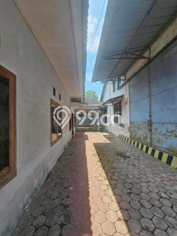 Area Ramai! Gudang Dijual di Balung untuk Bisnis Luas Bangunan 9000m2 Area Ramai! Gudang Dijual di Balung untuk Bisnis Luas Bangunan 9000m2